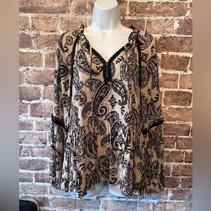 Womens size medium - Beige - Long sleeve blouse